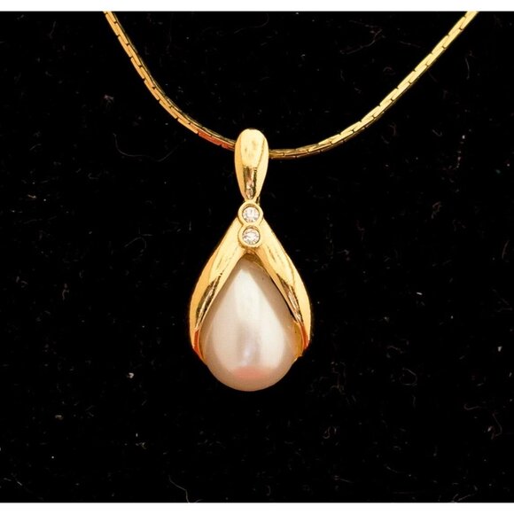 Mermaid Gold Tone Faux Pearl Necklace 18 Inch by Avon F20 - Picture 3 of 4